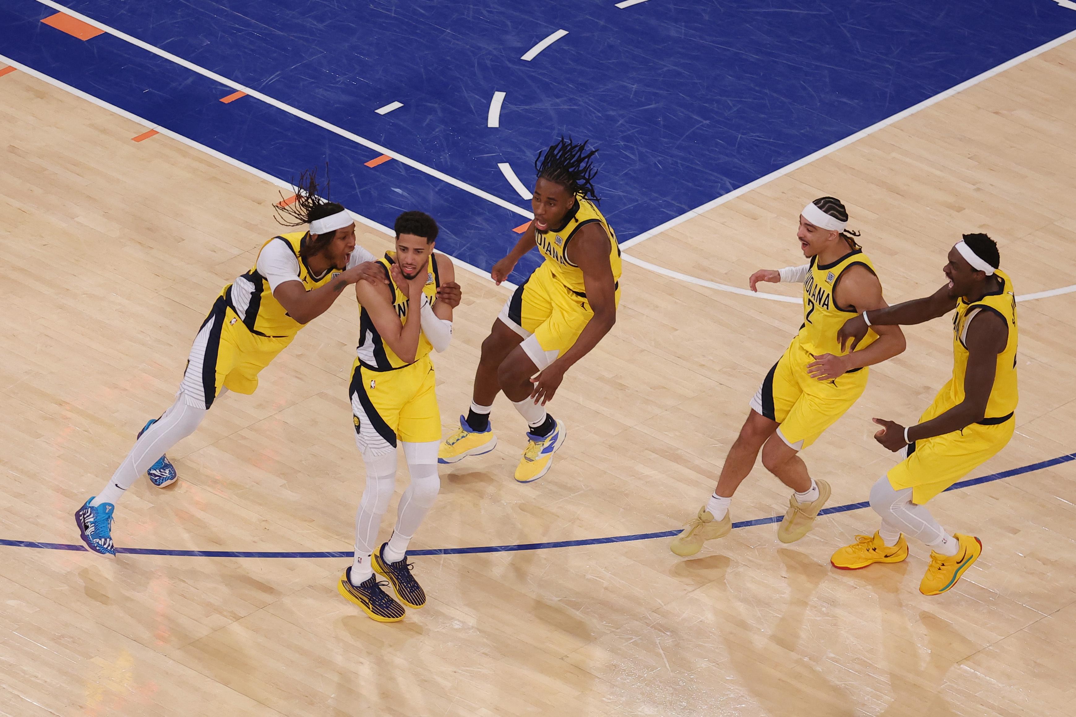 包含亚特兰大加时末段复出首秀，志在NBA季后赛名次提升，震撼外界，年轻球员得到机会的词条